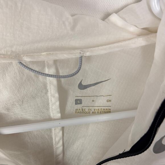 Nike Rain Jacket - Women's Small - Picture 2 of 4